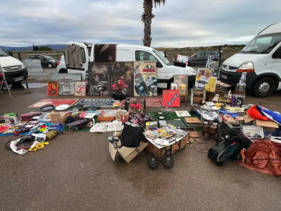 Vide Grenier Karting Roussillon (en face de Carrefour Claira)