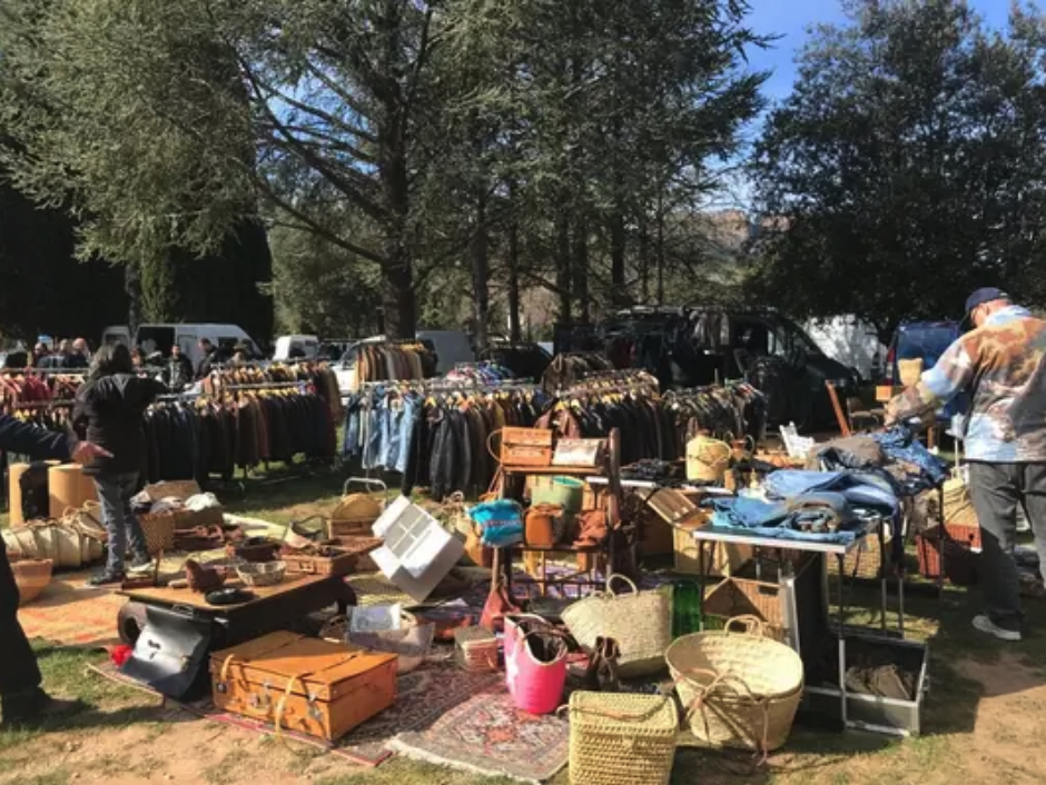 Brocante vide-grenier terrain Arena à Roquebrune-sur-Argens