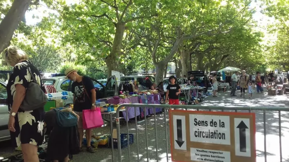 Vide-greniers brocante artisanats d' arts et créateurs